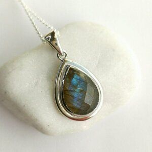 Labradorite  pendant necklace in Sterling Silver